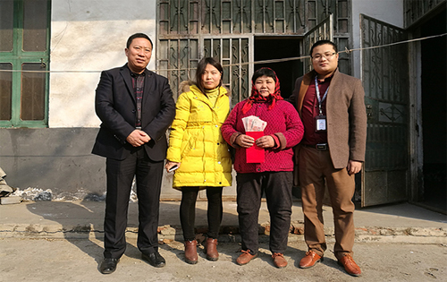 送員工困難家庭補(bǔ)助金5000元-臨沂金湖彩涂鋁業(yè)年底福利